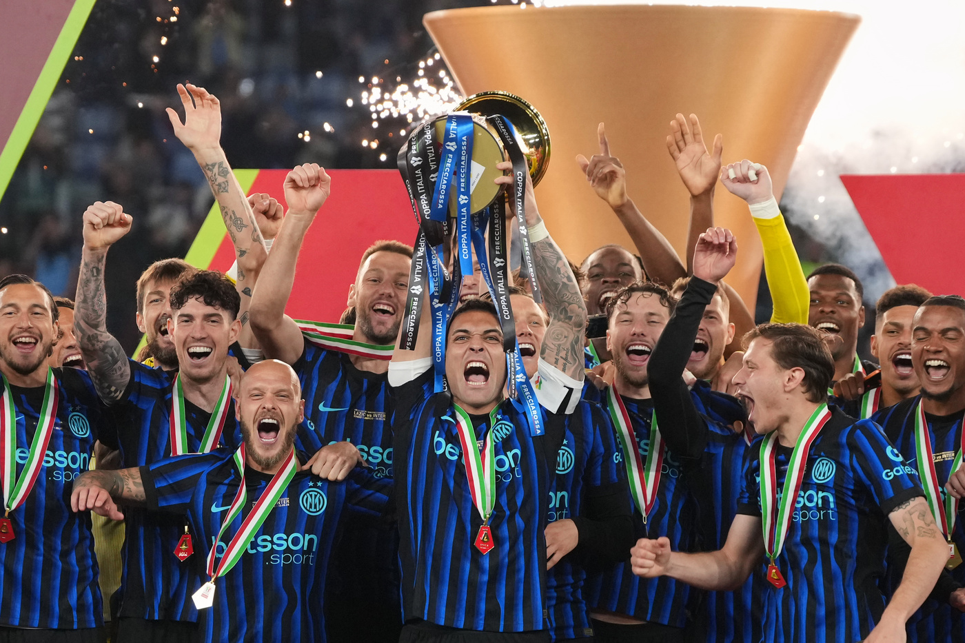 Lazio Inter 0-2: decimo titolo e terza storica doppietta Scudetto-Coppa per i nerazzurri